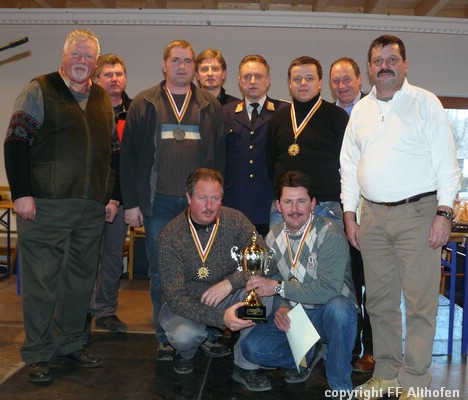 Feuerwehr St Walburgen - erfolgreicher dritter Rang - mit Gratulanten.jpg