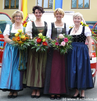 02_MTF-A NEU mit Patinnen [Birgitt Kranitzer, Gerlinde Longitsch, Sandra Hofsttter, Heike Seidl v.l.n.r.].JPG