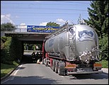 09_LKW steckt in Unterfhrung.JPG