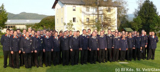 11_Die 47 Feuerwehrkomandanten des Bezirkes St Veit.JPG