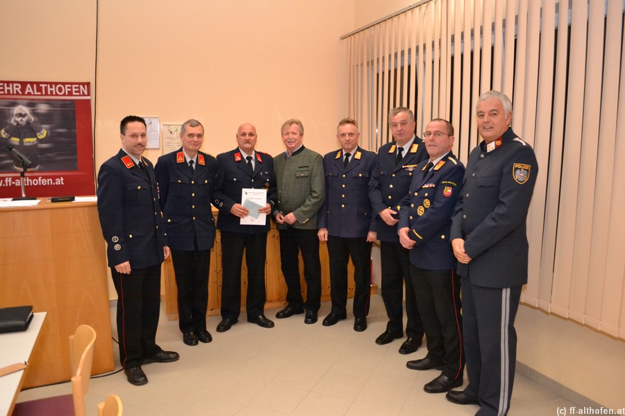 10_25-Jahre Dienst in der FF_Simon Nott (3 v.l.).JPG