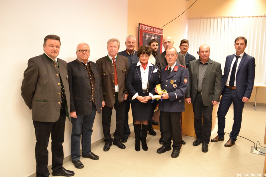 Ehrennadel_KUSTER.JPG