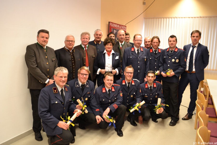 Ehrenurkunde_01_GRUPPENFOTO.JPG