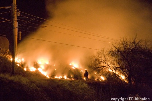 Fl�chenbrand_Bunsenweg_Bahndamm1.jpg